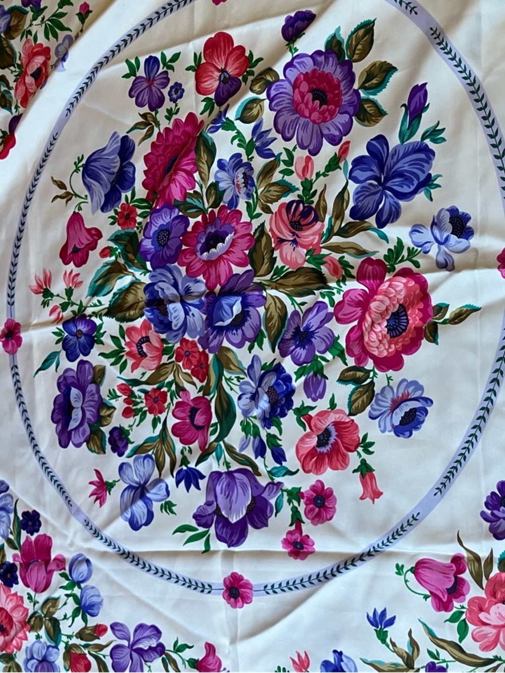 Vintage Floral Gucci Silk Scarf Made in Italy Green Border approx 34” Square - Picture 5 of 6